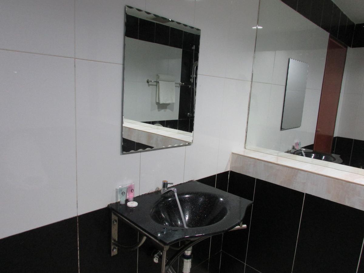 Safari Hotel Ampang  Bagian luar foto